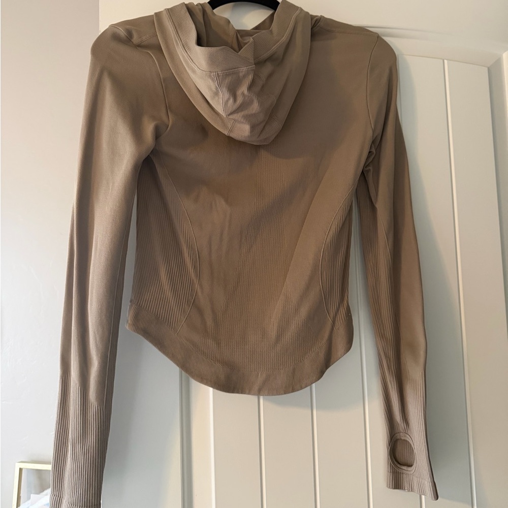 Workout pullover - Picture 2 of 3